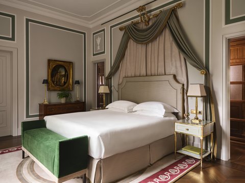 Executive Suite - bedroom detail