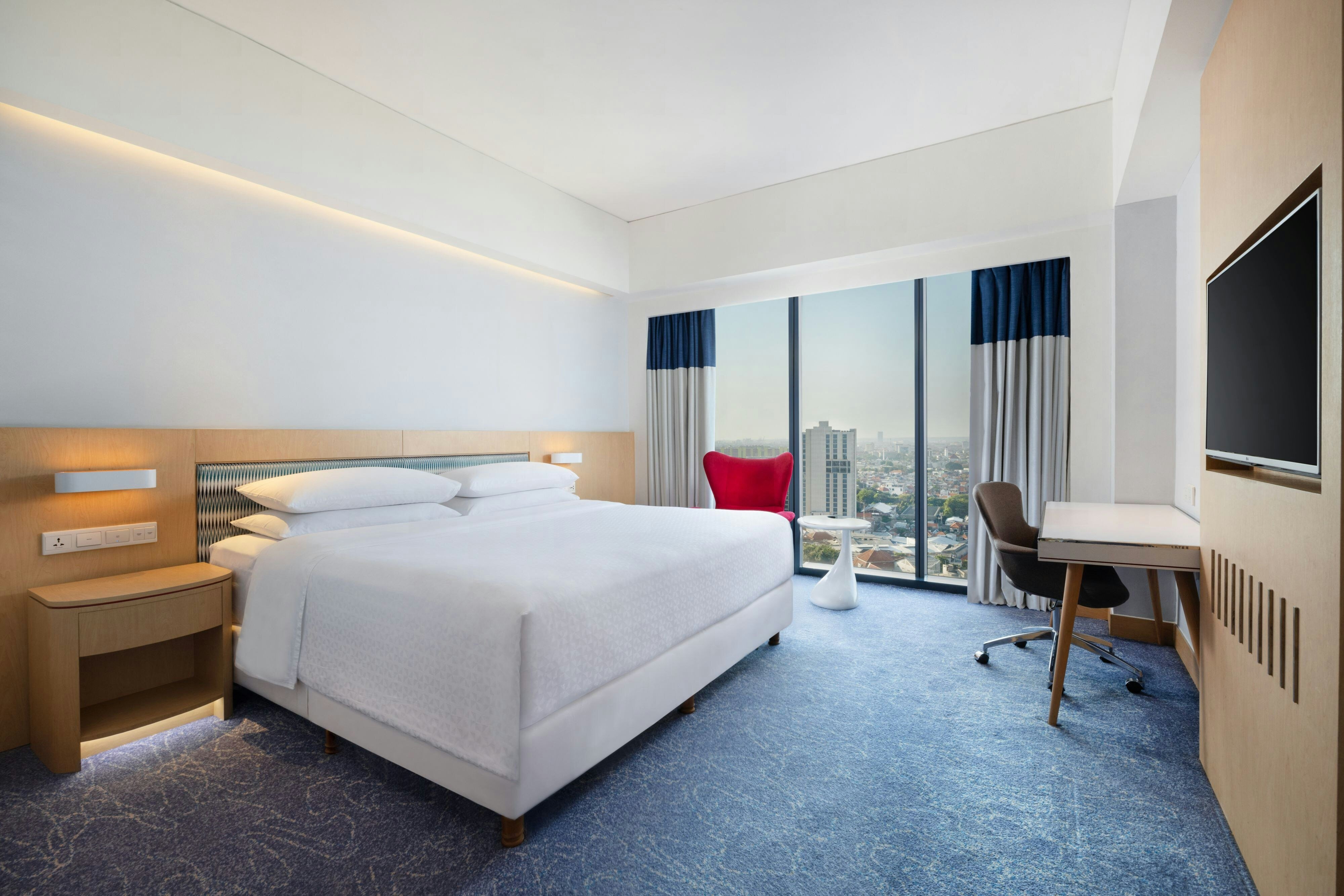 Four Points by Sheraton Surabaya Tunjungan Plaza-guestroom-Deluxe King for Modern Comfort.jpg