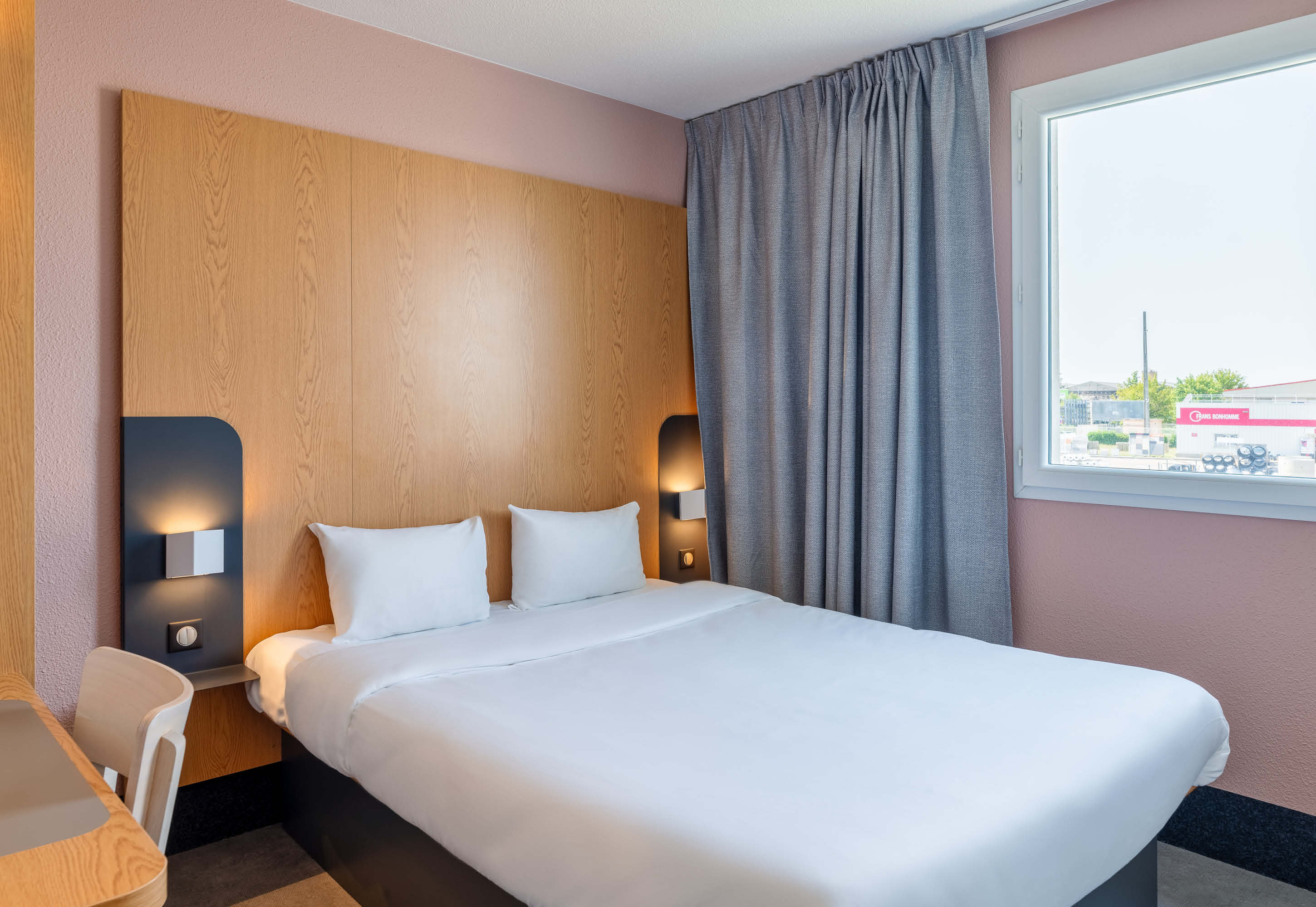 B&B HOTEL LYON EUREXPO CHASSIEU-guestroom-Hotel Lyon Eurexpo Chassieu Double Room.jpg