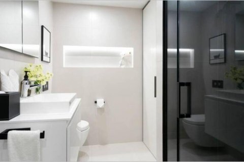 Pacific Apt Full Bathroom