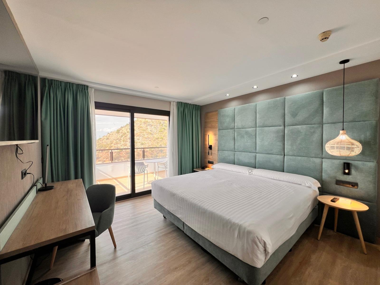 Sercotel Maya Alicante-guestroom-SUITE MAYA.jpg