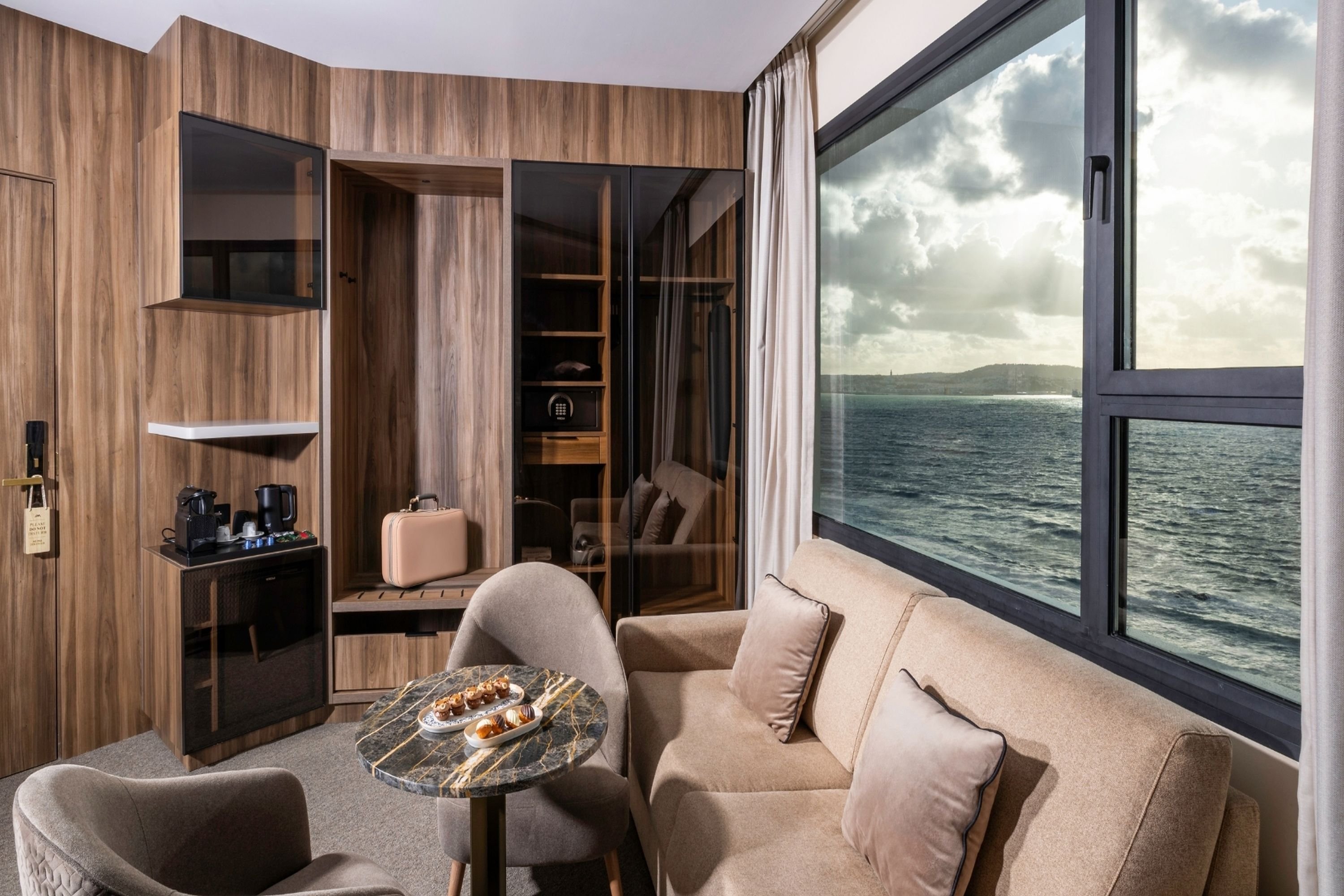Idou Malabata Beach and Spa-guestroom-INSIDEROOM.jpg