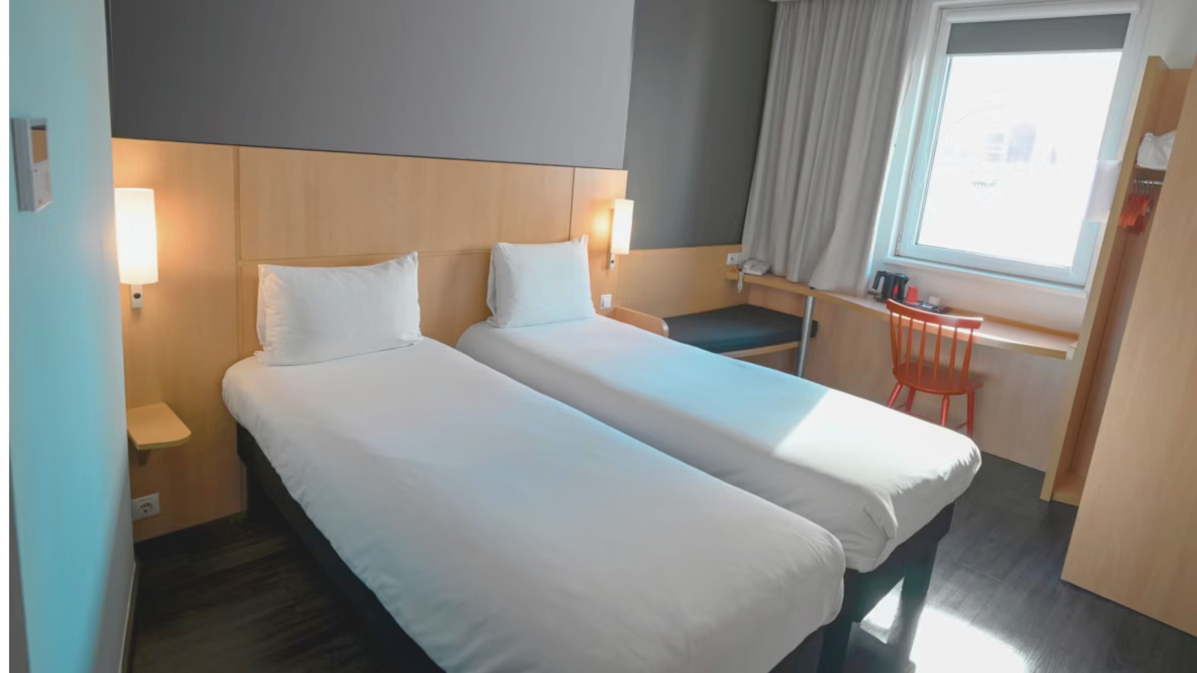 HOTEL SKOPJE CITY CENTRE BY IHG-guestroom-2 Twin Standard.jpg