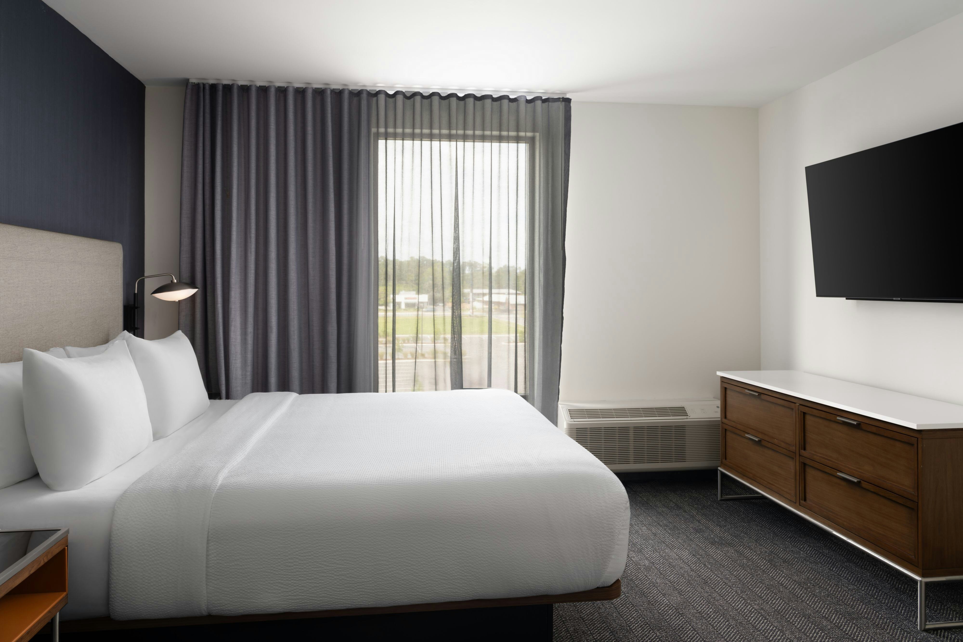Courtyard by Marriott Lake City-guestroom-King Suite.jpg