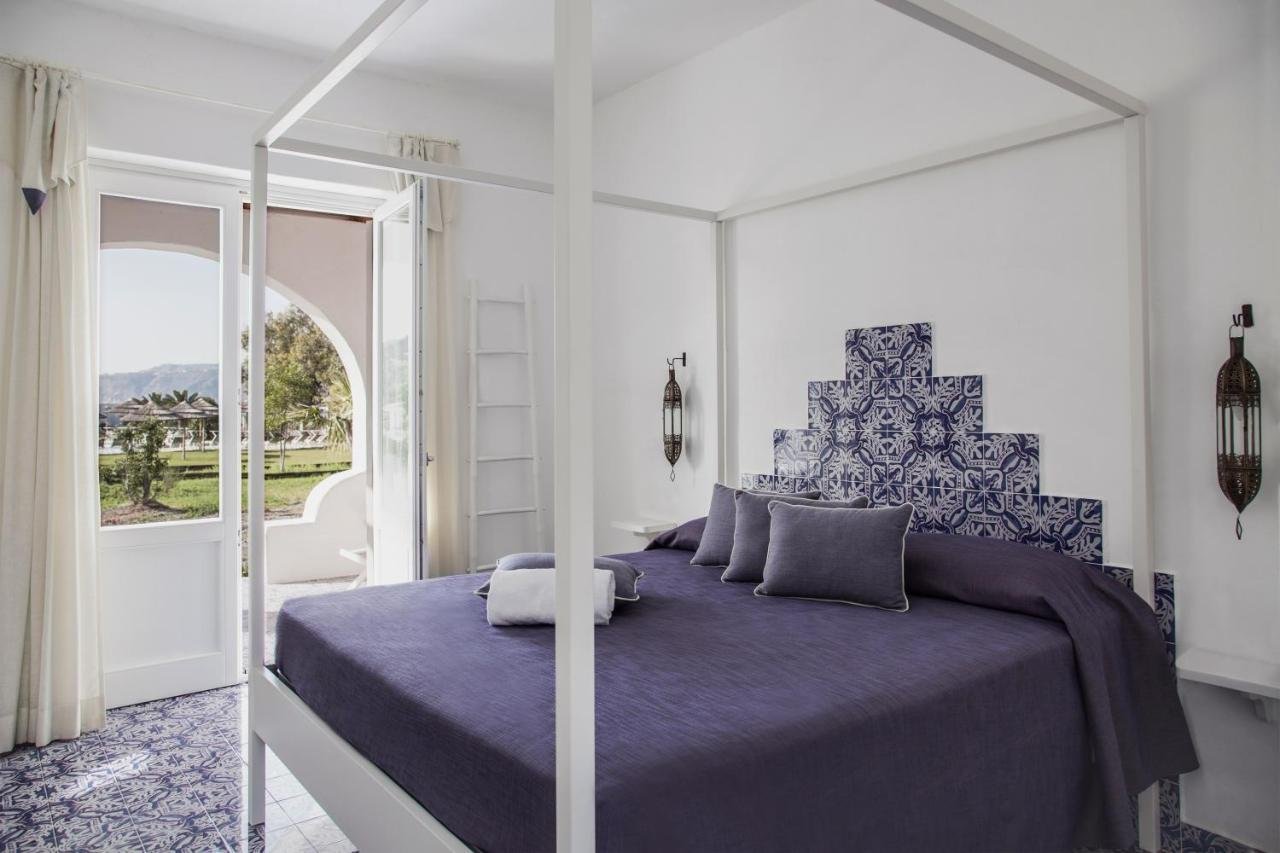 MARI DEL SUD-guestroom-D46945 Guest Room.jpg