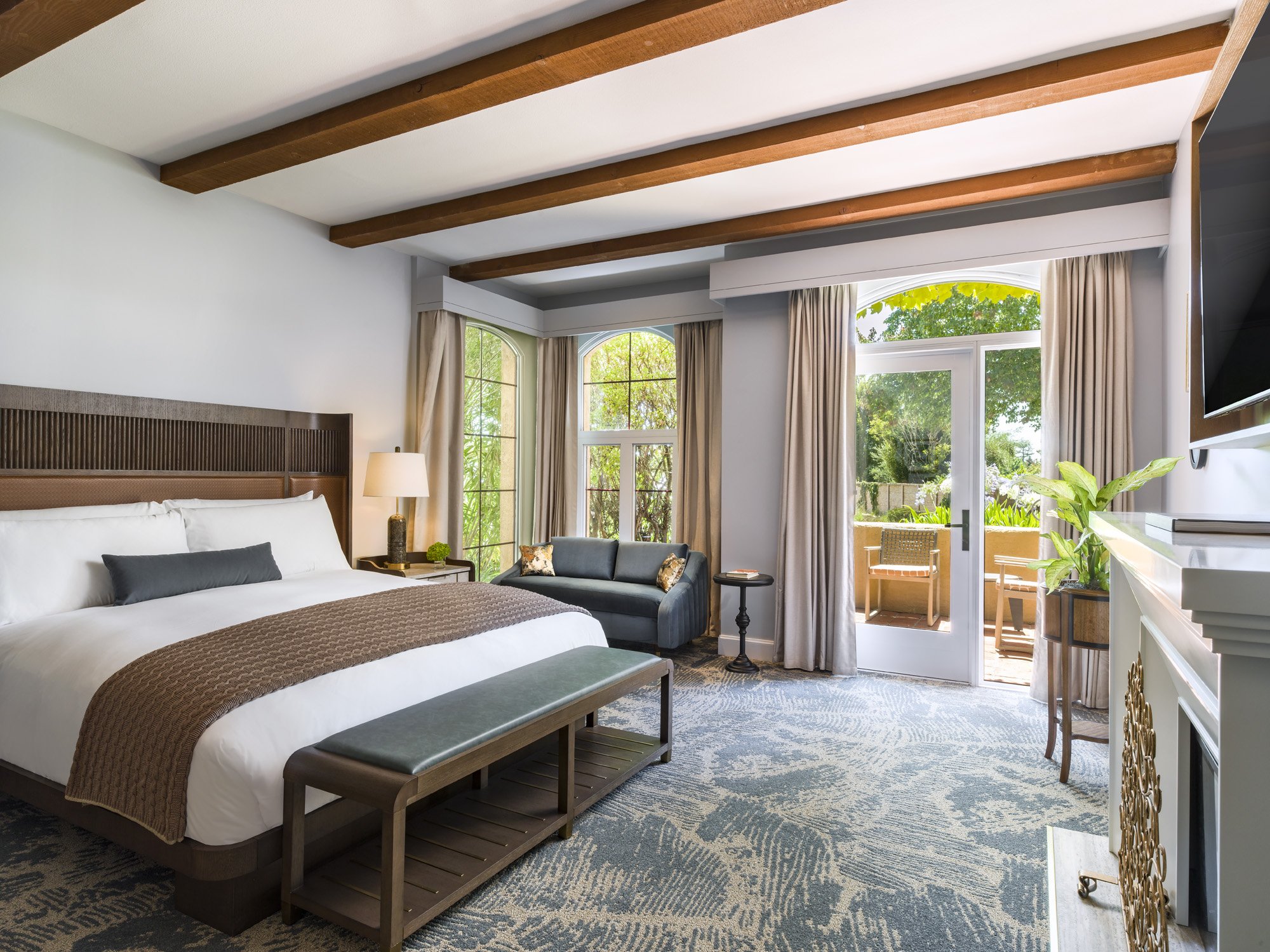 VINTNERS RESORT-guestroom-King Bed.jpg