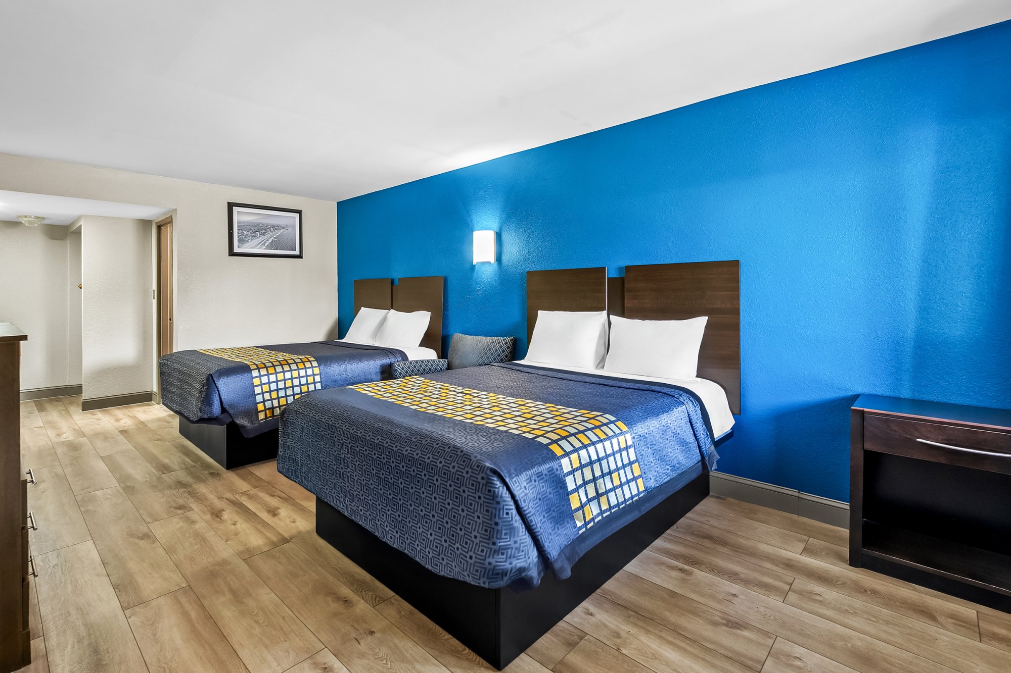 RED CARPET INN AND SUITES-guestroom-RNJBL Queens.jpg