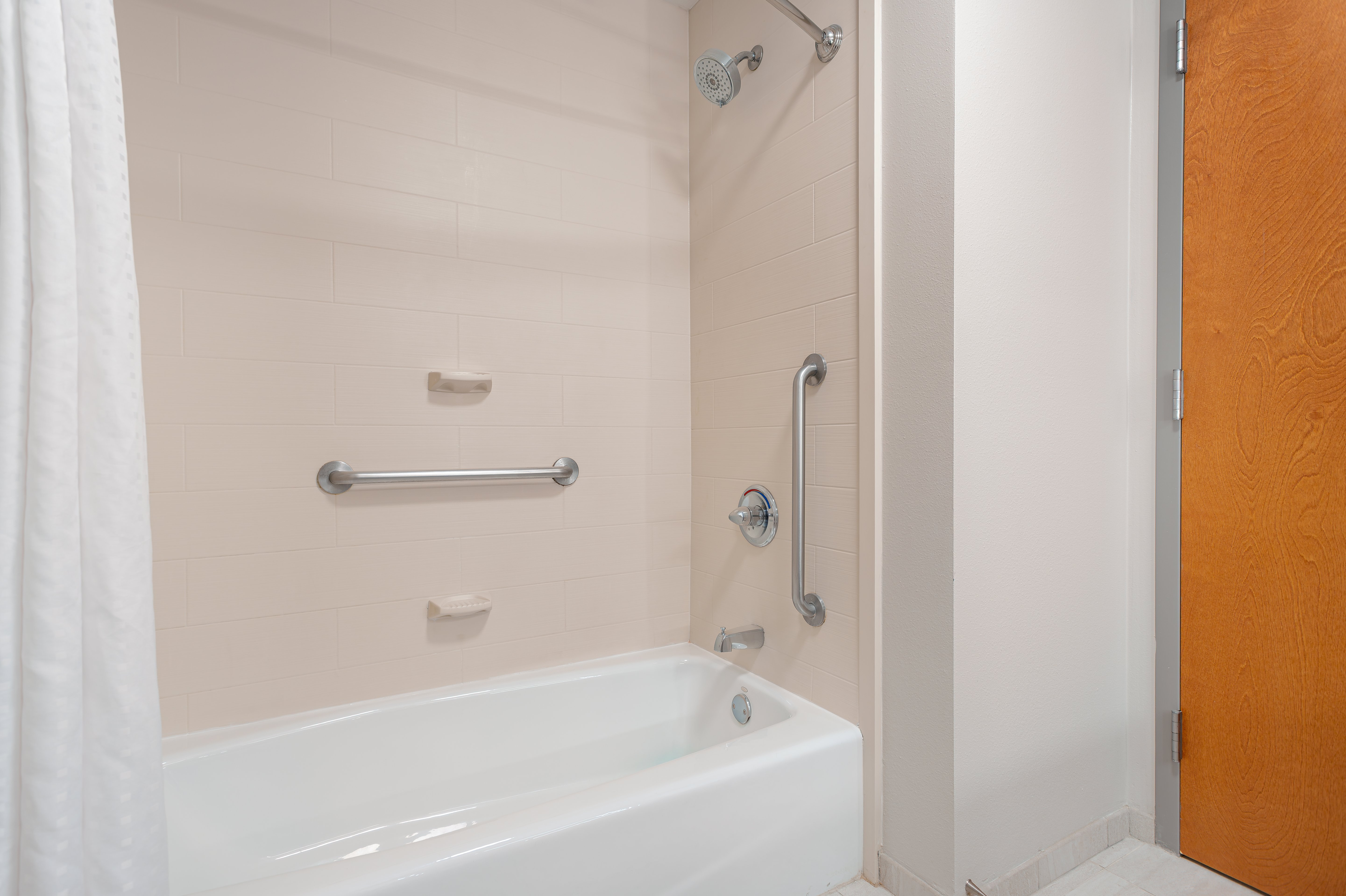HOLIDAY INN EXP STES EDINBURGH BY I-guestroom-Guest Bathroom.jpg