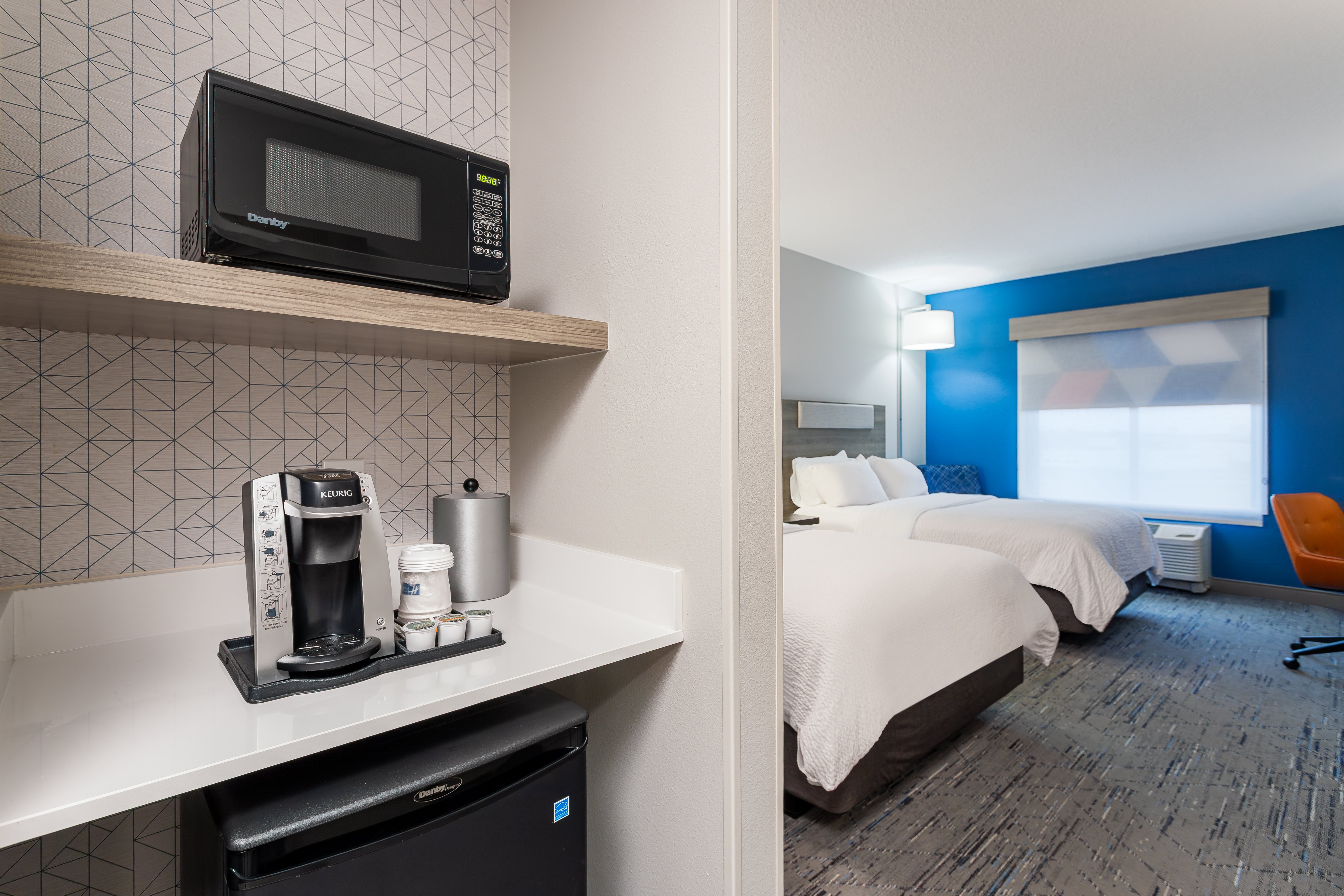 HOLIDAY INN EXP STES EDINBURGH BY I-guestroom-Guest Room.jpg