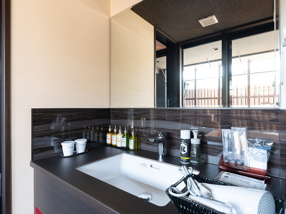 LiVEMAX ATAMI OCEAN-guestroom-JAPANESE STYLE WABIREI SUITE WITH OPEN AIR BATH.jpg