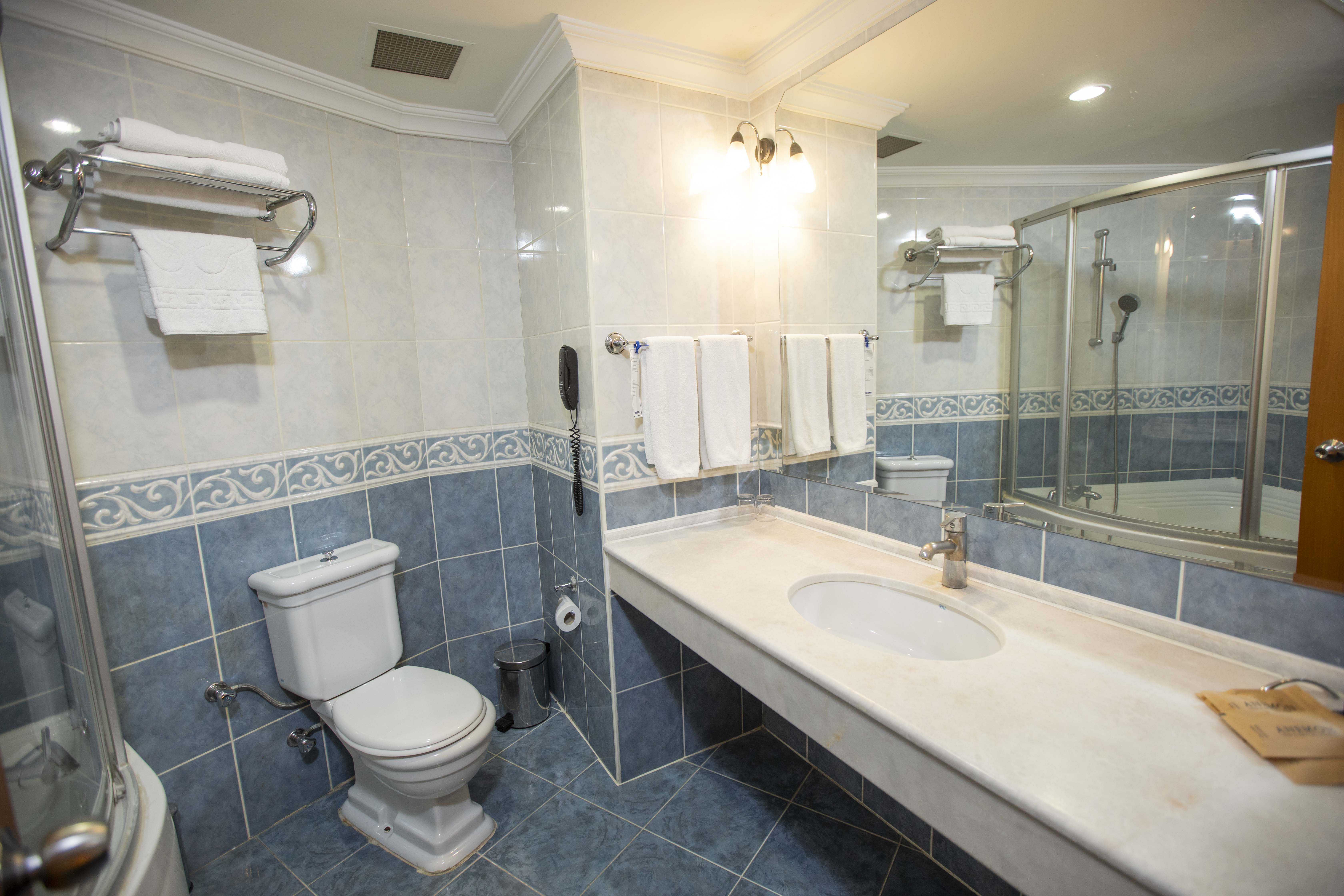 Anemon Manisa Hotel-guestroom-Junior Suite Bathroom.jpg