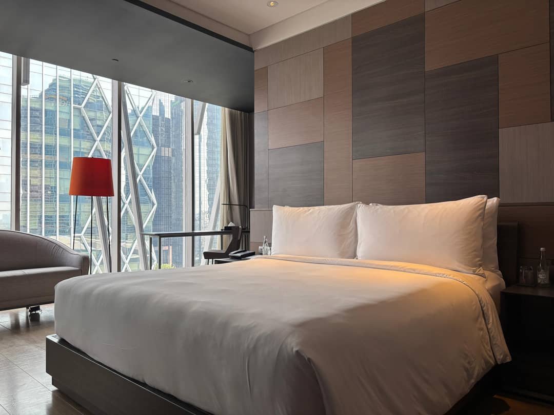 DISCOVERY SCBD-guestroom-Executive Room.jpg