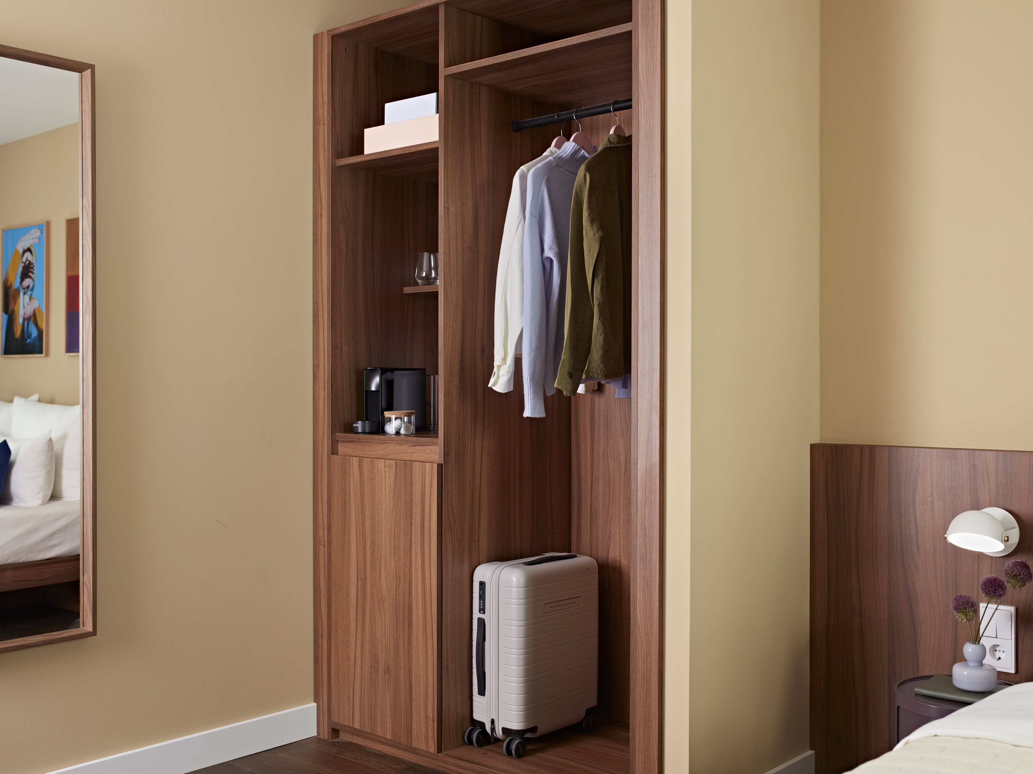 Numa Stuttgart Rotebuhlplatz-guestroom-Medium Room.jpg