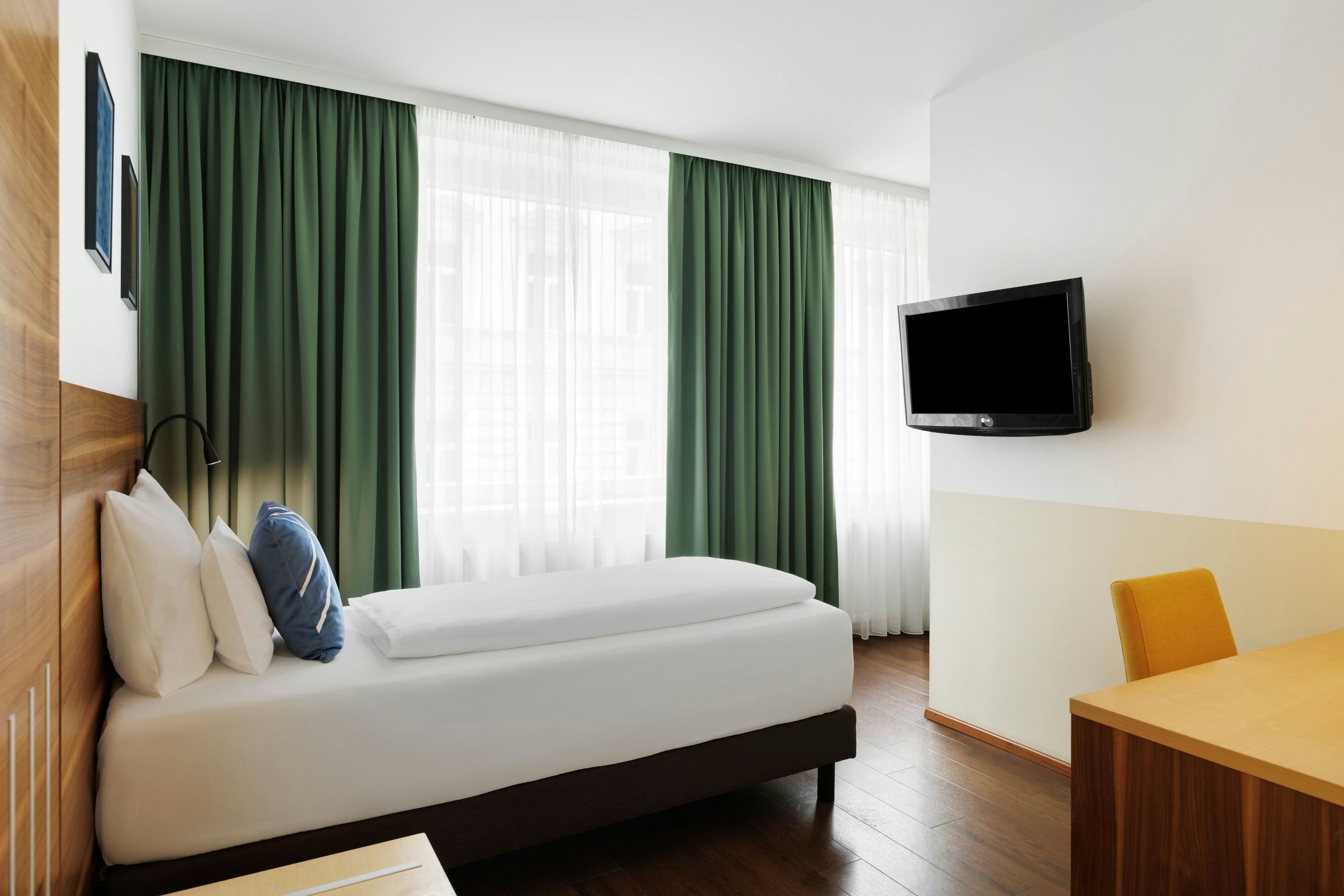 Four Points Flex by Sheraton Vienna Hauptbahnhof-guestroom-Standard Single Room.jpg