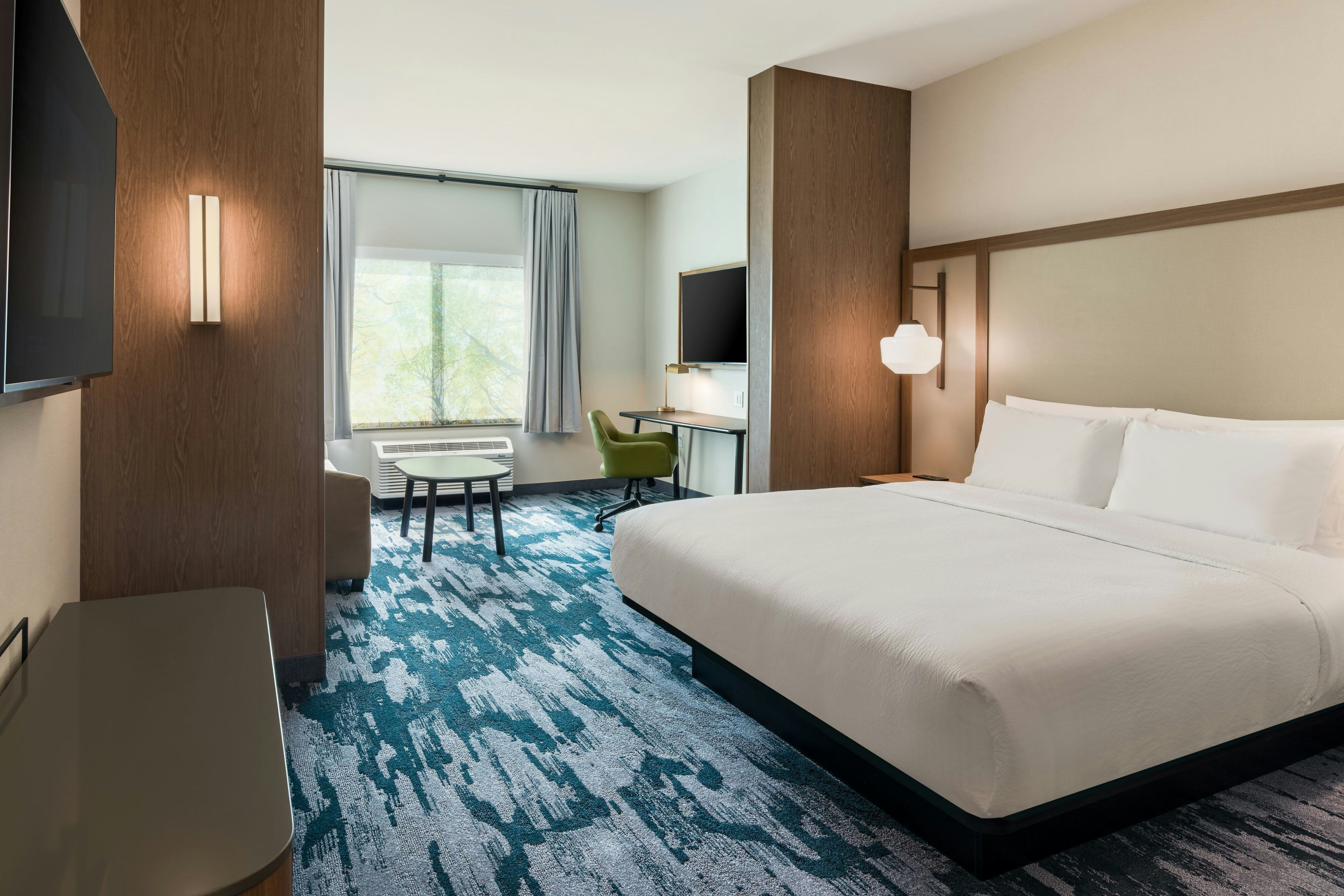 Fairfield by Marriott Inn and Suites Hanford-guestroom-King Suite.jpg