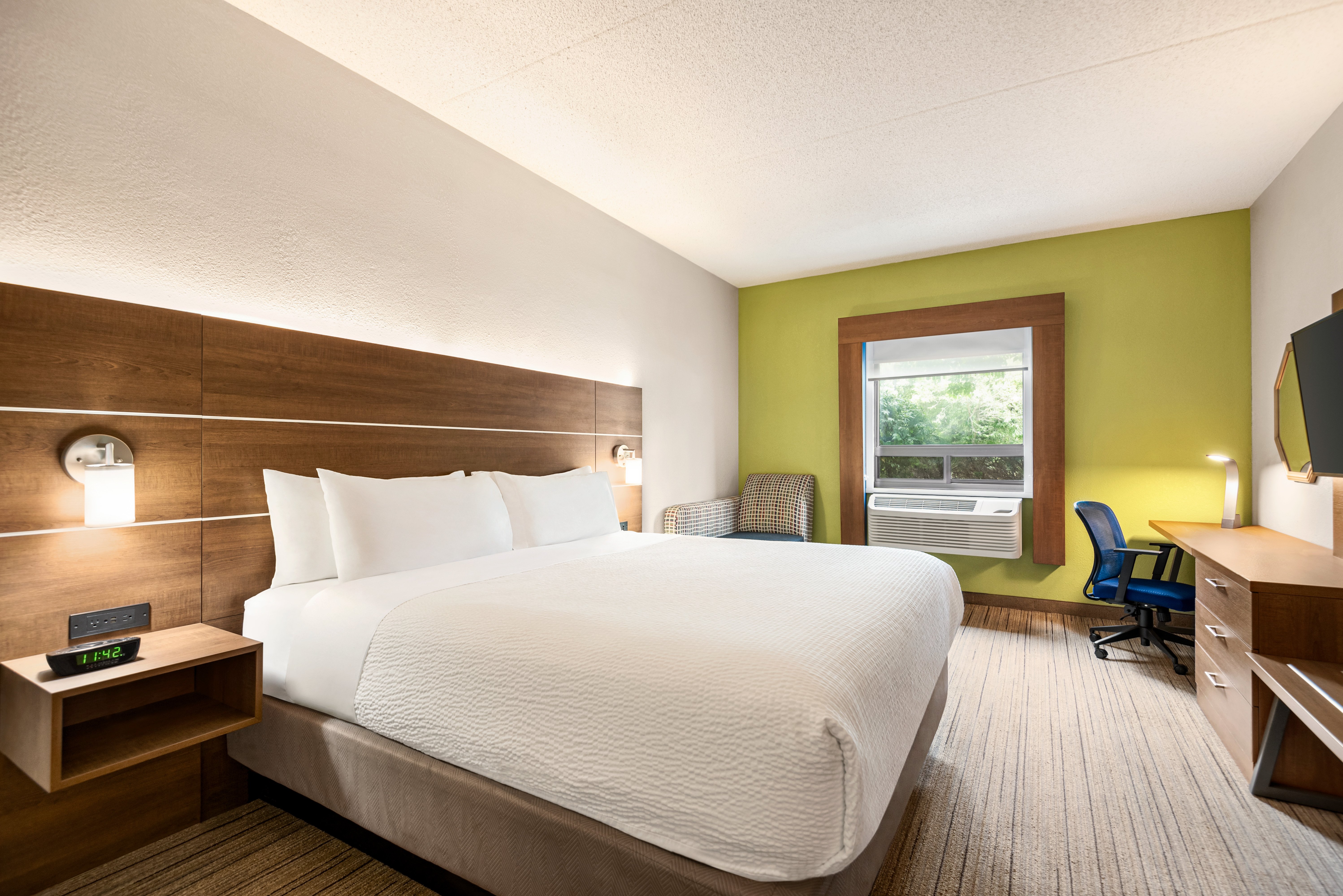 HOLIDAY INN EXP WINCHESTER-S BY IHG-guestroom-Guest Room.jpg