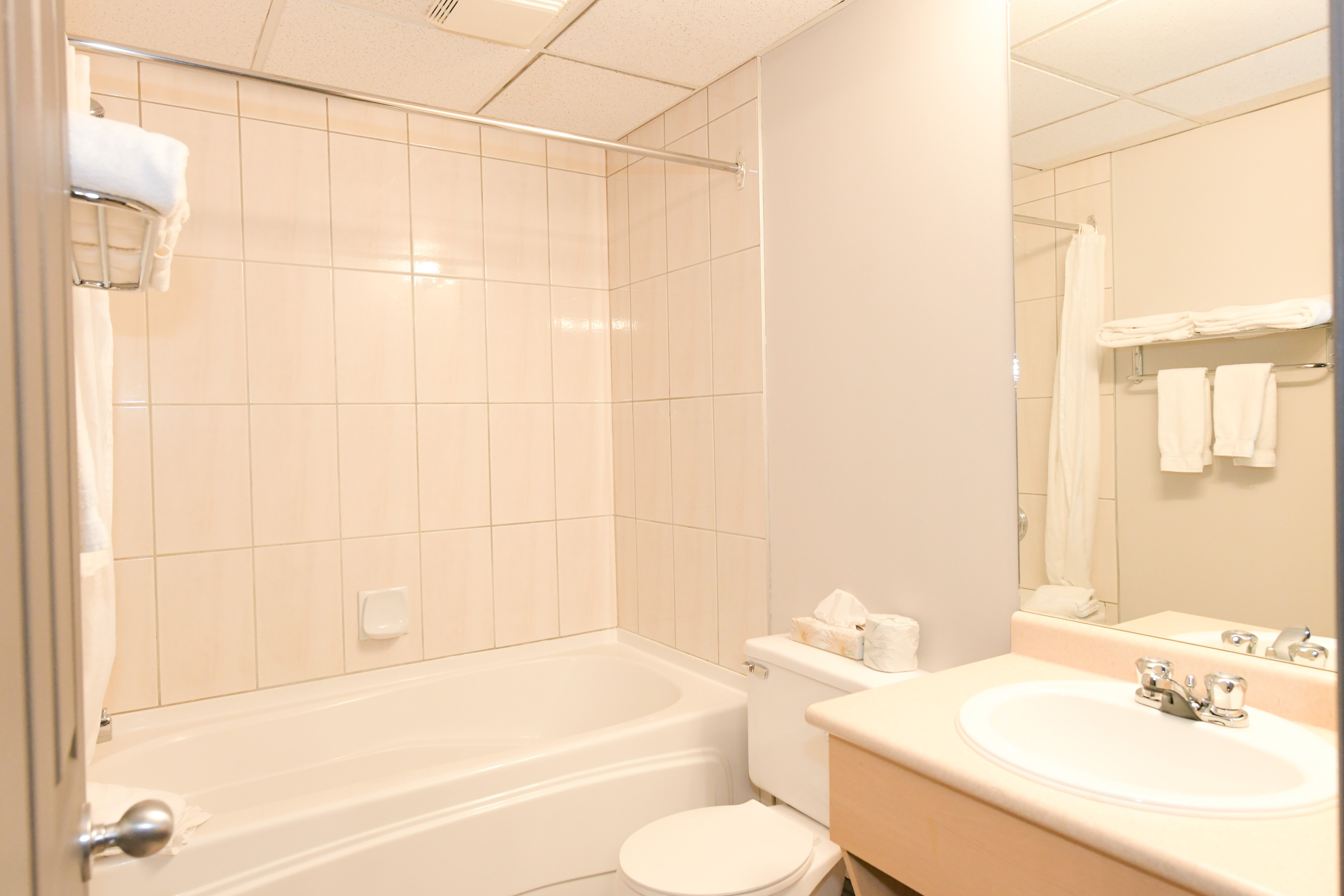 PRIME HOTEL-guestroom-King Bachelor.jpg