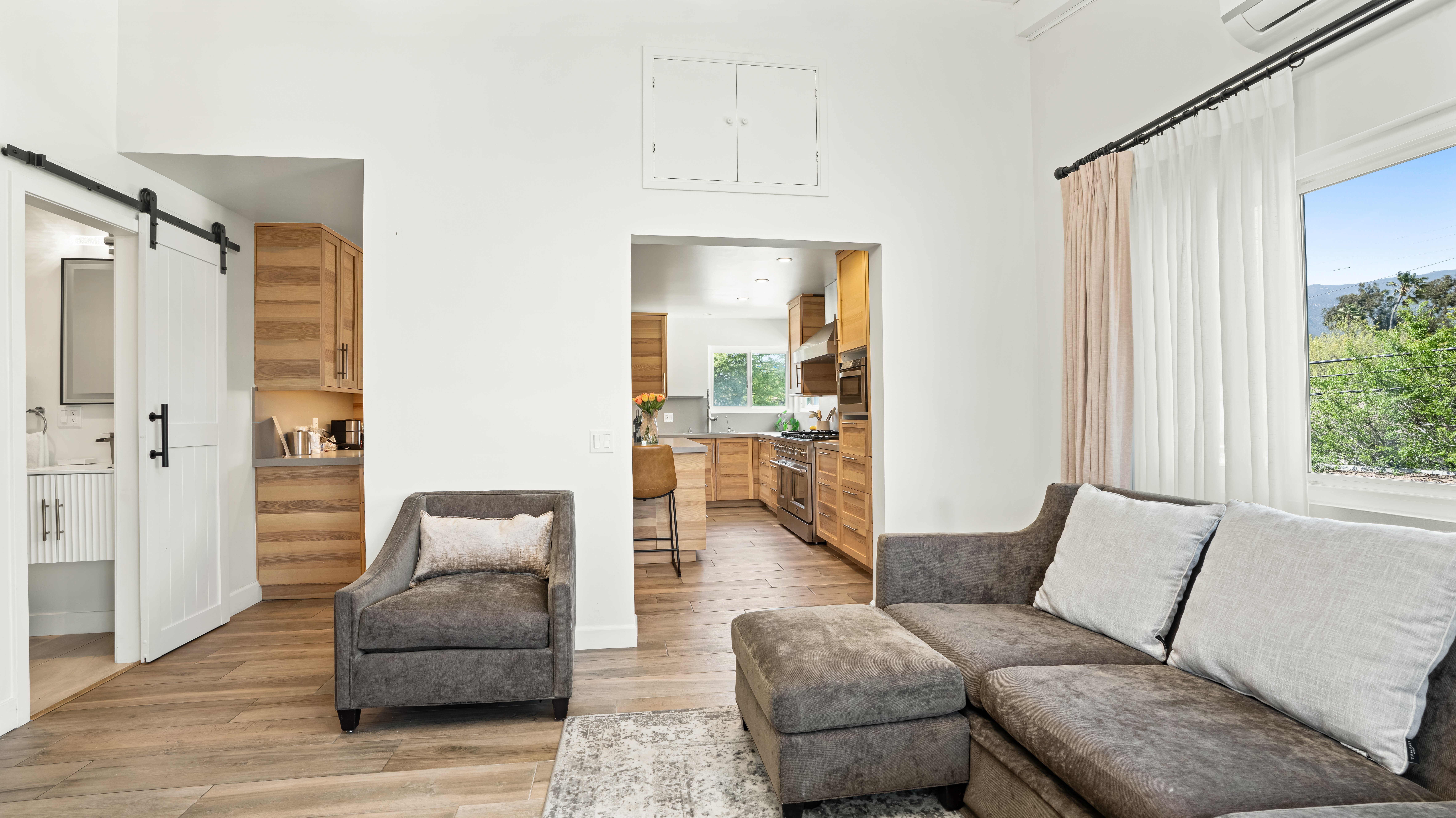 Margaritaville Resort Cape Cod-guestroom-Suite.jpg