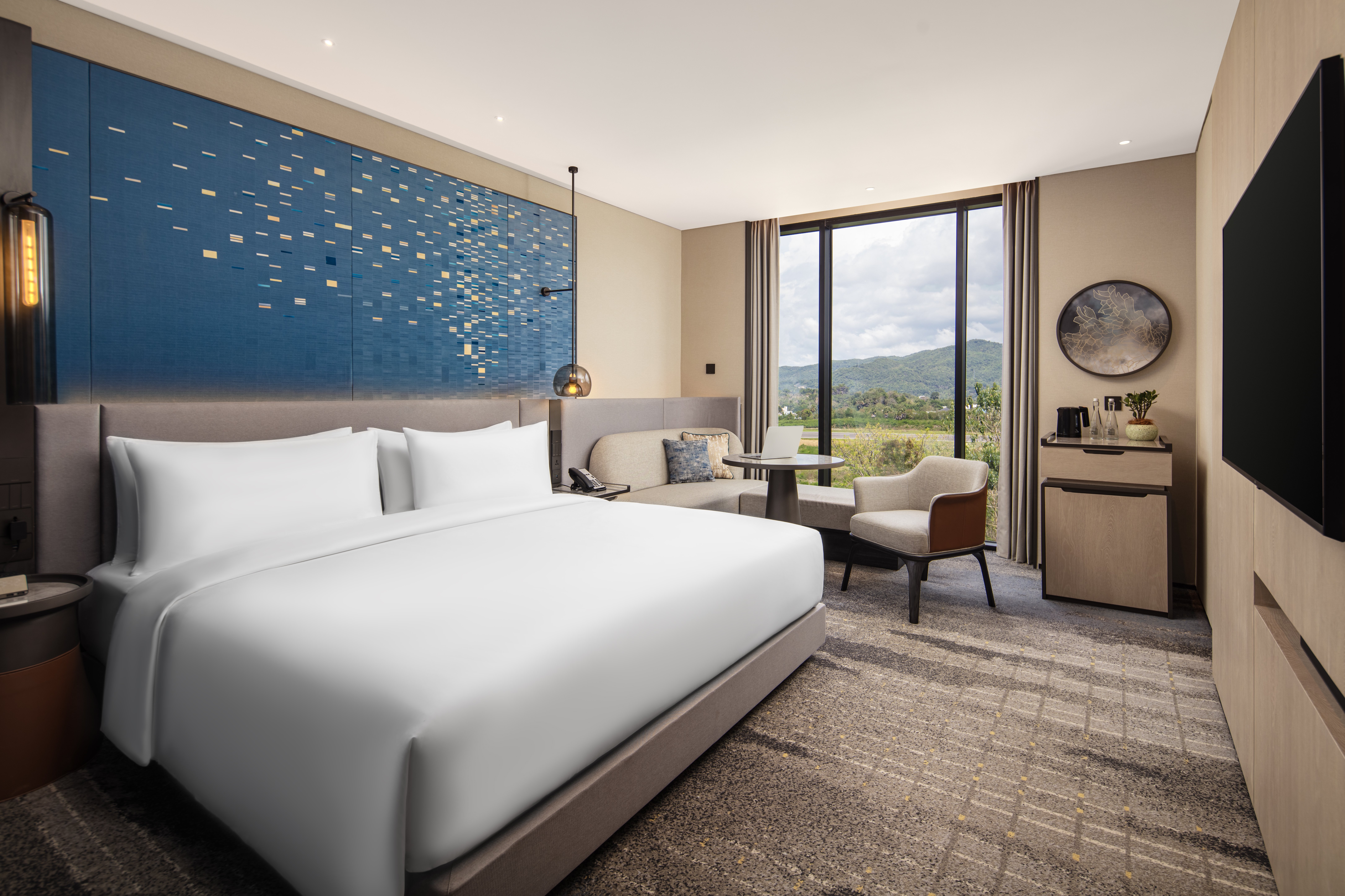 CROWNE PLAZA LABUAN BAJO BY IHG-guestroom-Recharge at our modern and contemporary room Standard Room.jpg