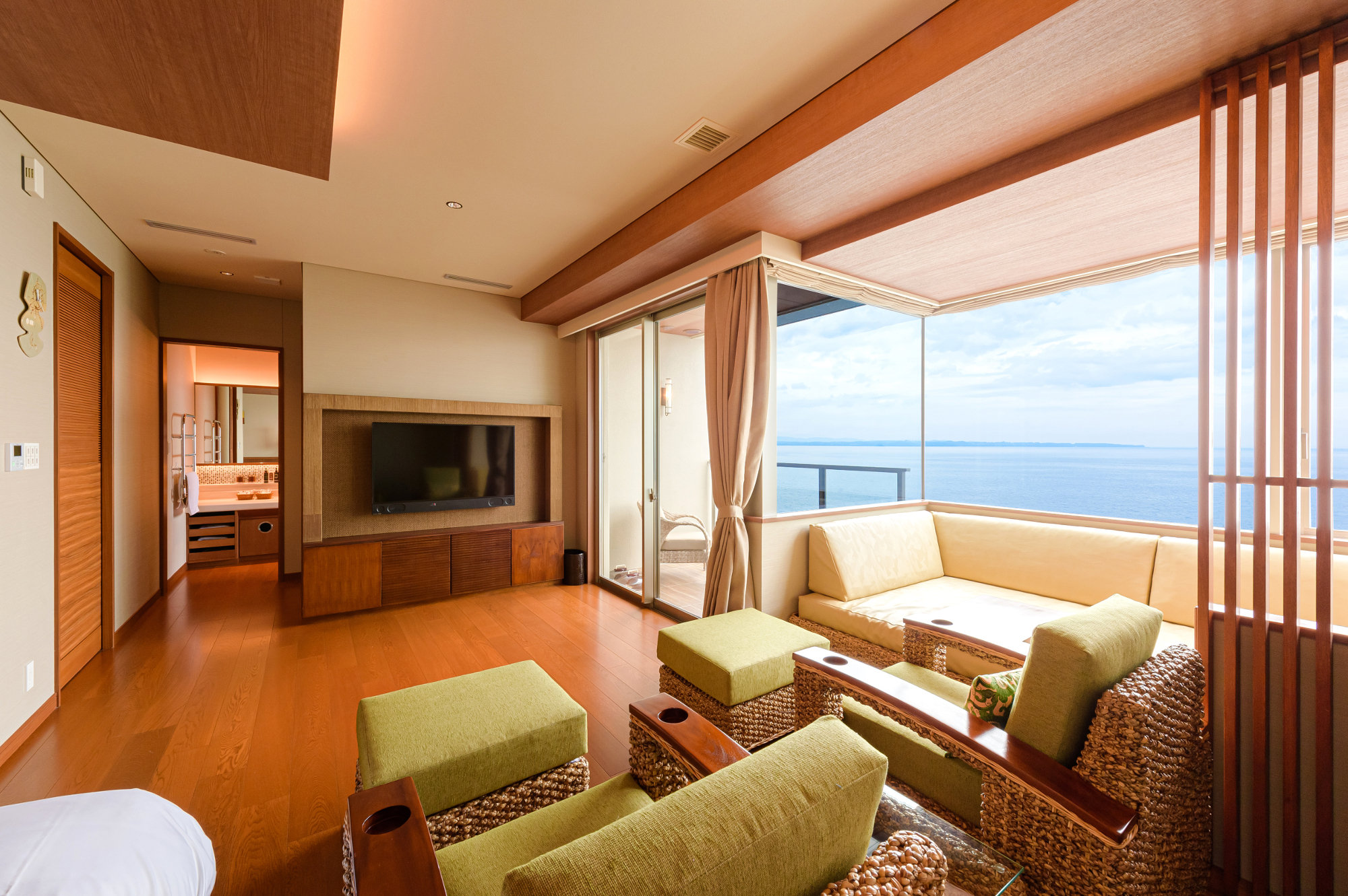 Amane Resort Seikai-guestroom-SORANOTO TYPE R SUPERIOR TWIN.jpg