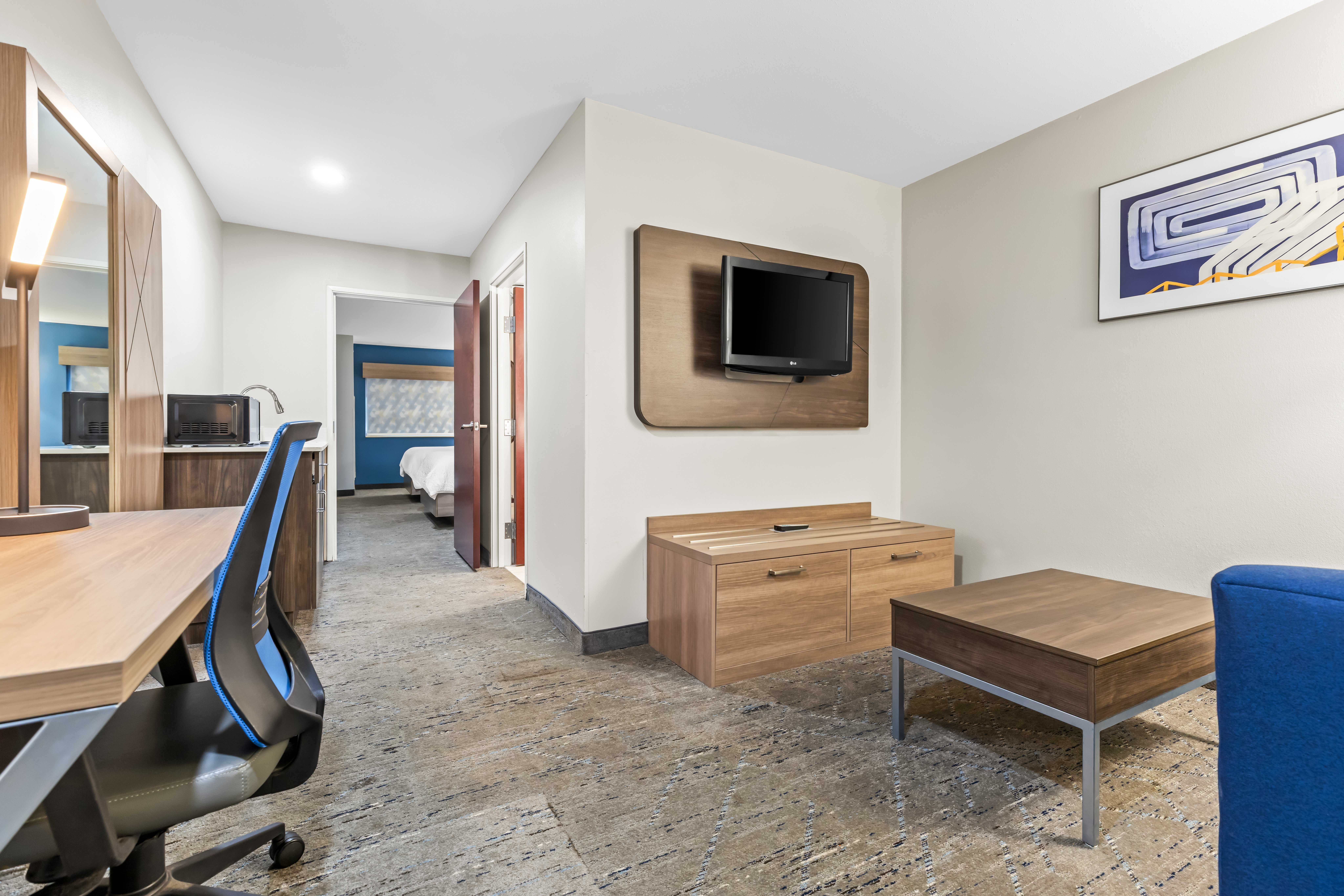 HOLIDAY INN EXP STES FLORENCE BY IH-guestroom-Extra sleeping space and comfort with a cozy sofa bed.jpg