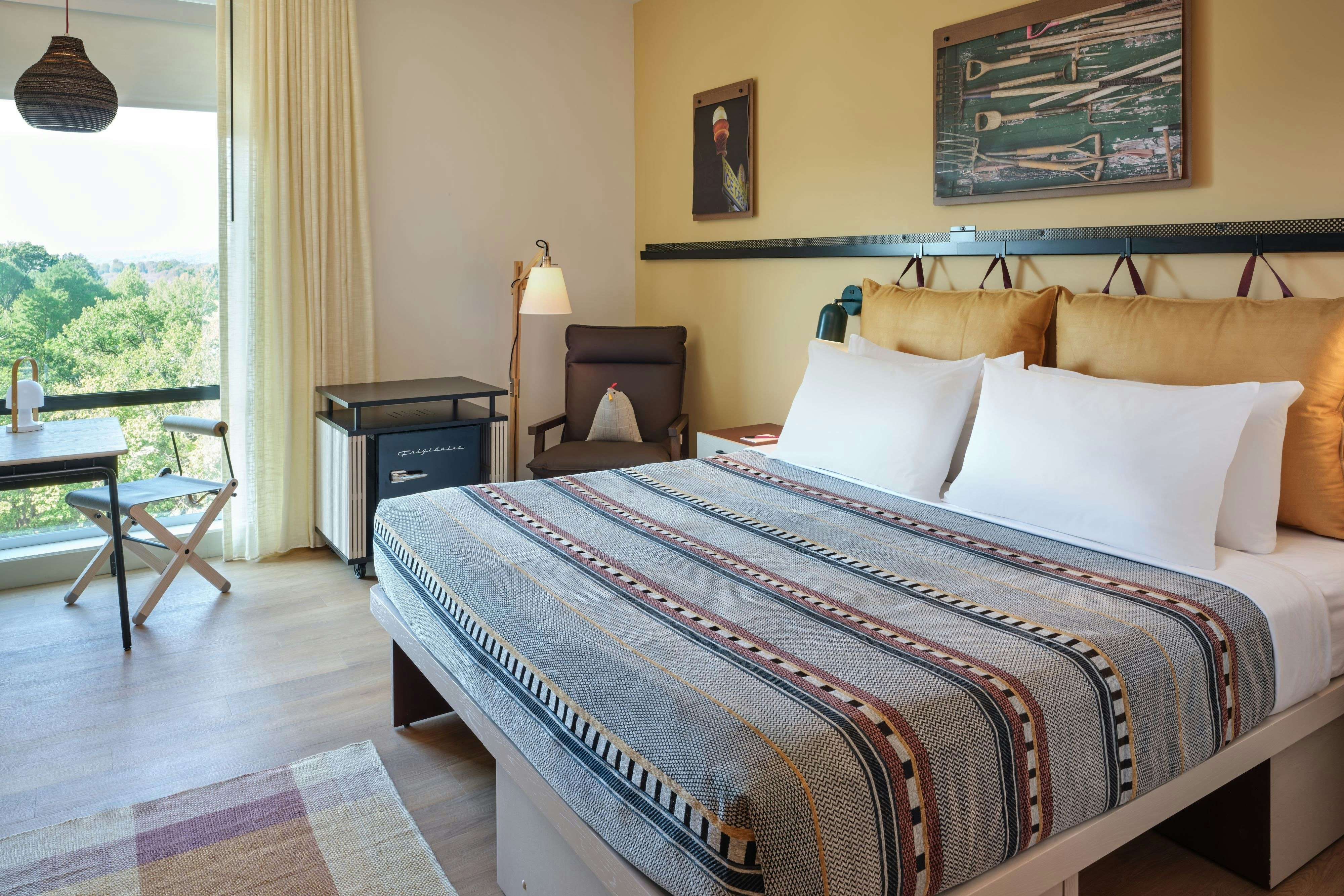 Moxy Fayetteville-guestroom-The Moxy King, and The Moxy King Lookout.jpg