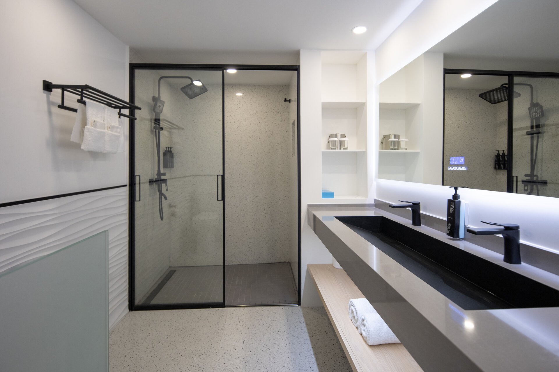 Divi Aruba-guestroom-Divi Bathroom.jpg
