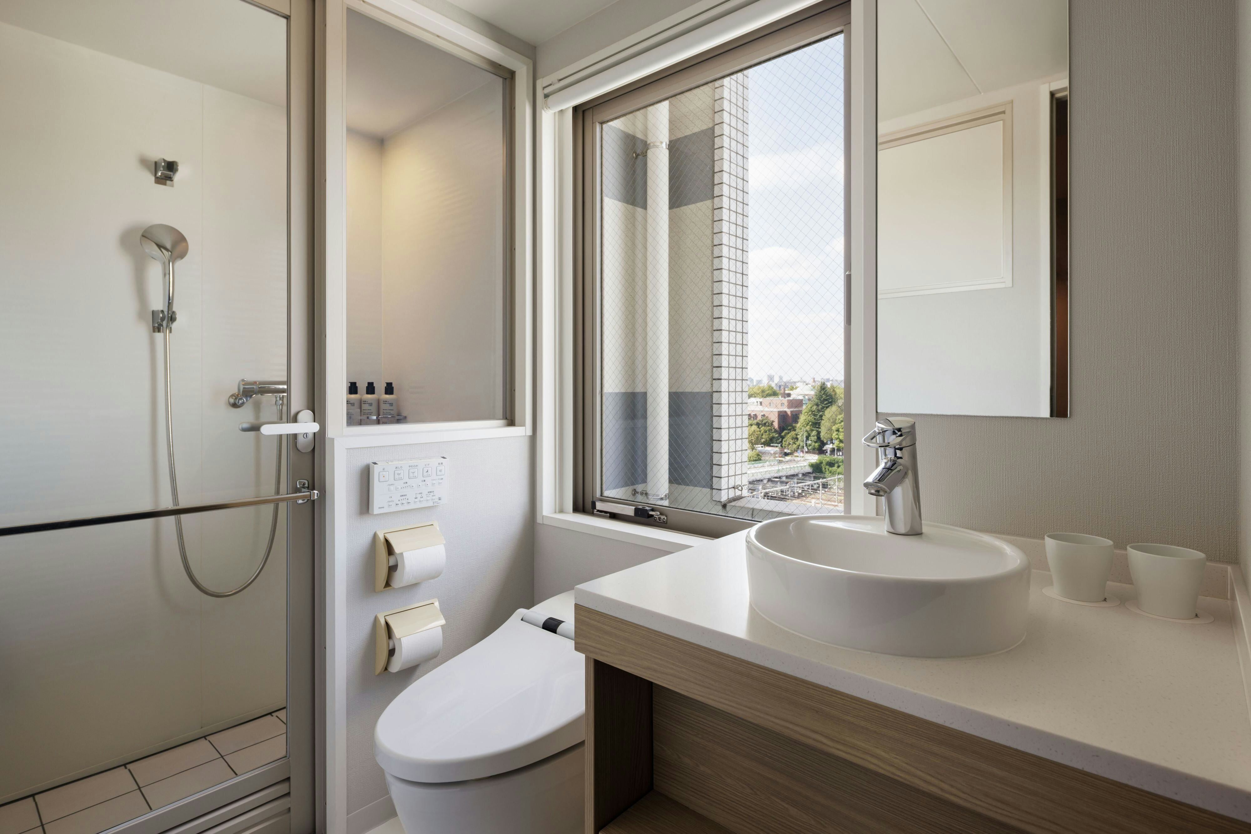 Four Points Flex by Sheraton Tokyo Ueno-guestroom-Twin Room Bathroom.jpg