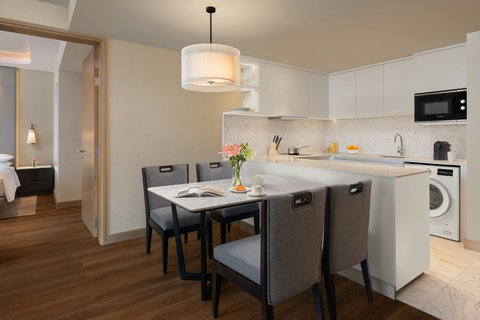 1 Bedroom Apartment, Full Kitchen
