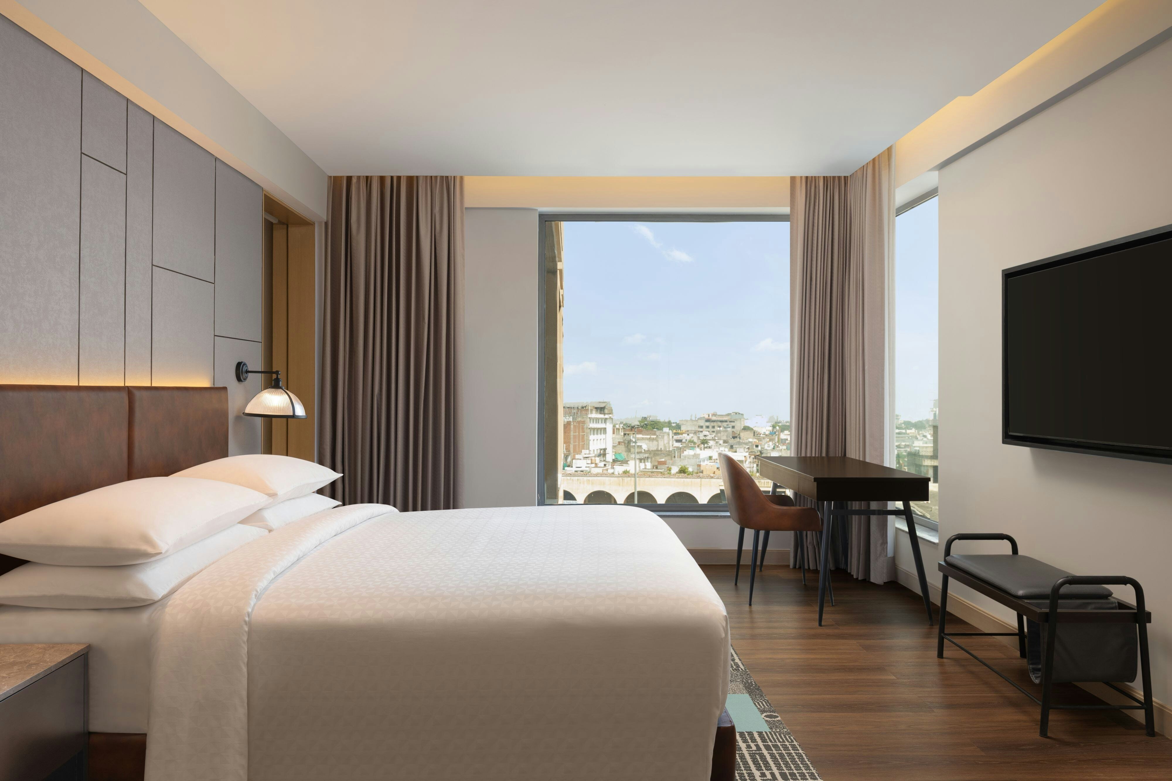Four Points by Sheraton Amritsar Mall Road-guestroom-1 Suite Room / Bedroom : 1 King.jpg