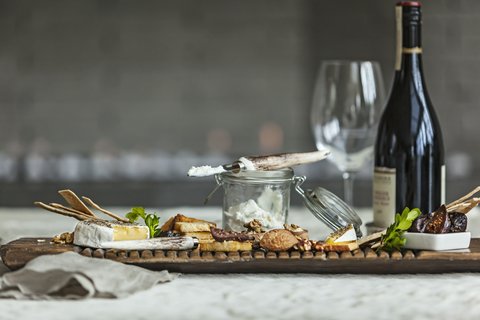 NZ fine wine & gourmet grazing platter pointresidenceconz