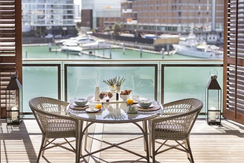 Alfresco waterside laidback & luxurious pointresidenceconz