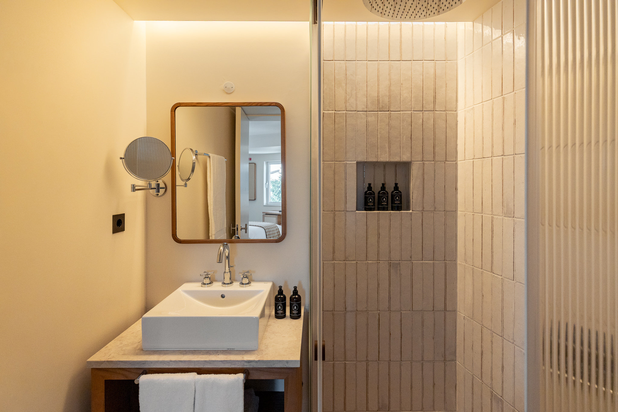 Palacio de Tavira-guestroom-Medina Standard - Bathroom.jpg