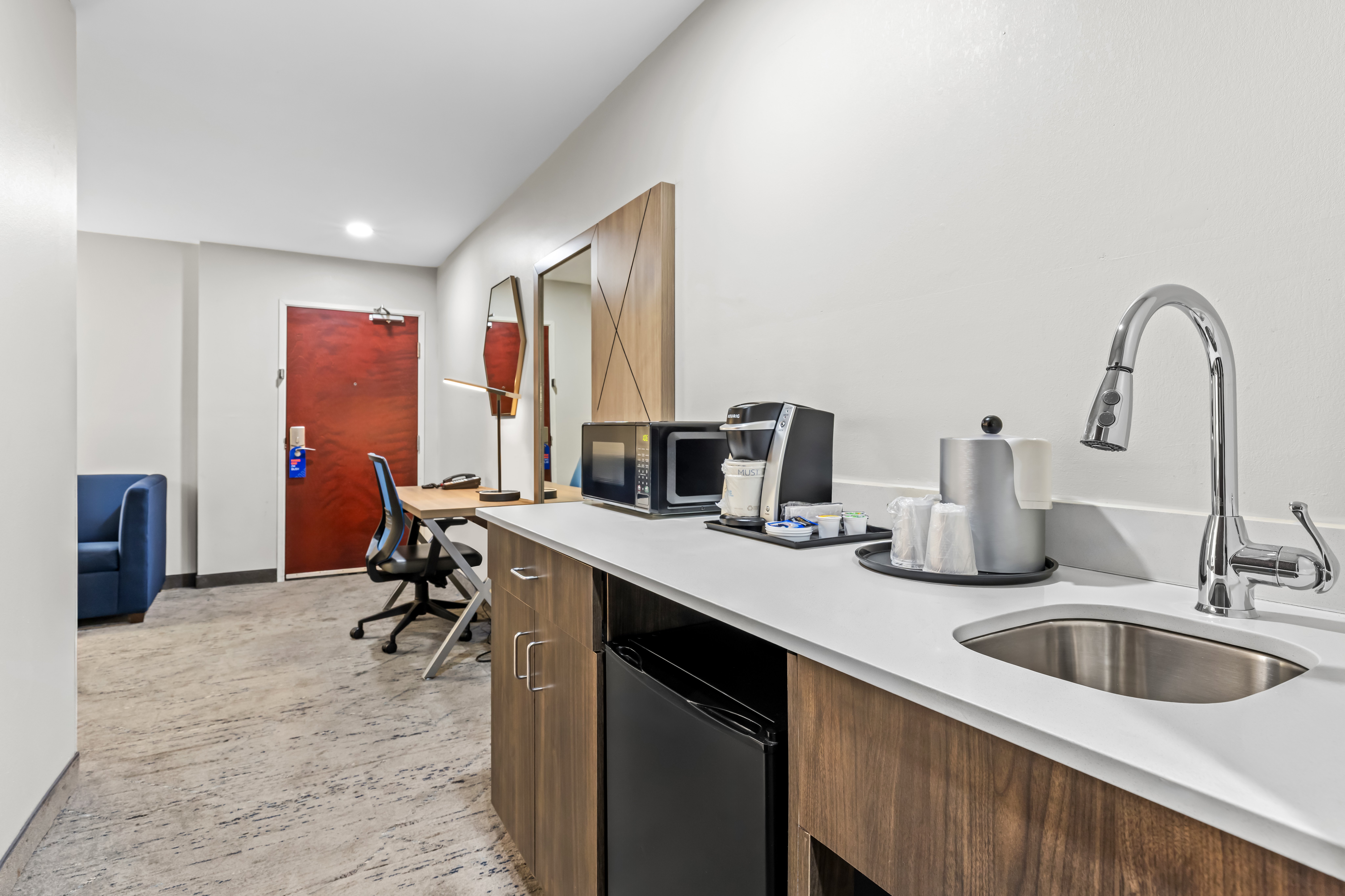 HOLIDAY INN EXP STES FLORENCE BY IH-guestroom-Enjoy added convenience with a refreshment area in your suite.jpg