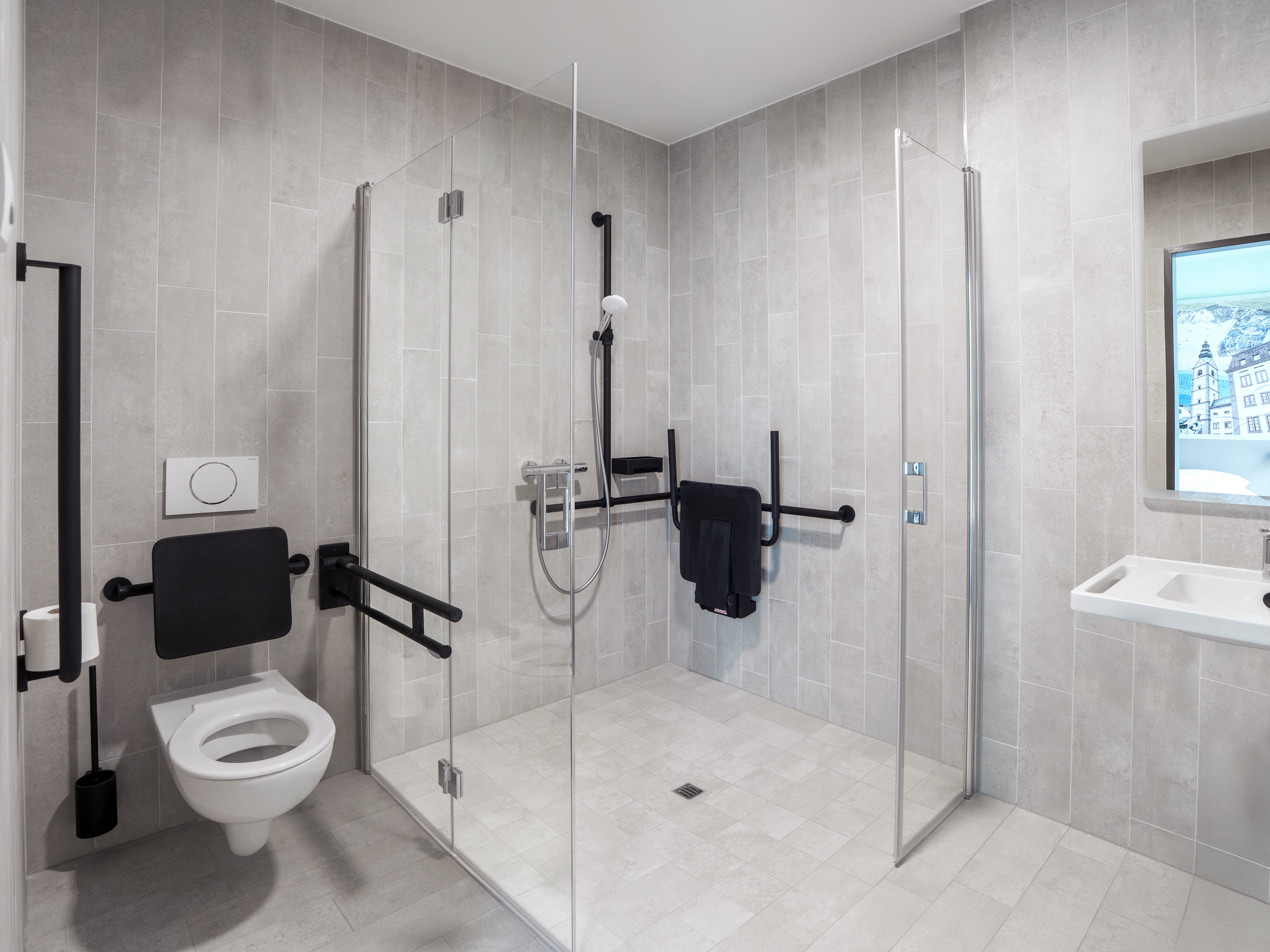 B&B HOTEL KLAGENFURT CITY-guestroom-Bathroom.jpg