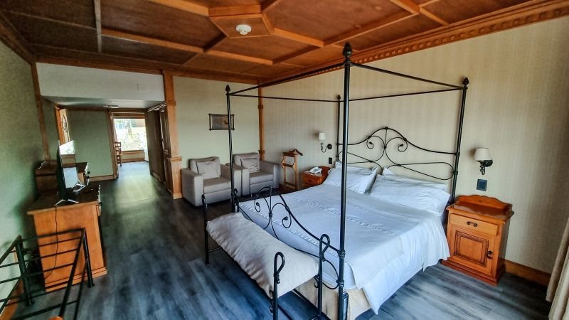 LOS YAMANAS-guestroom-Quadruple room.jpg