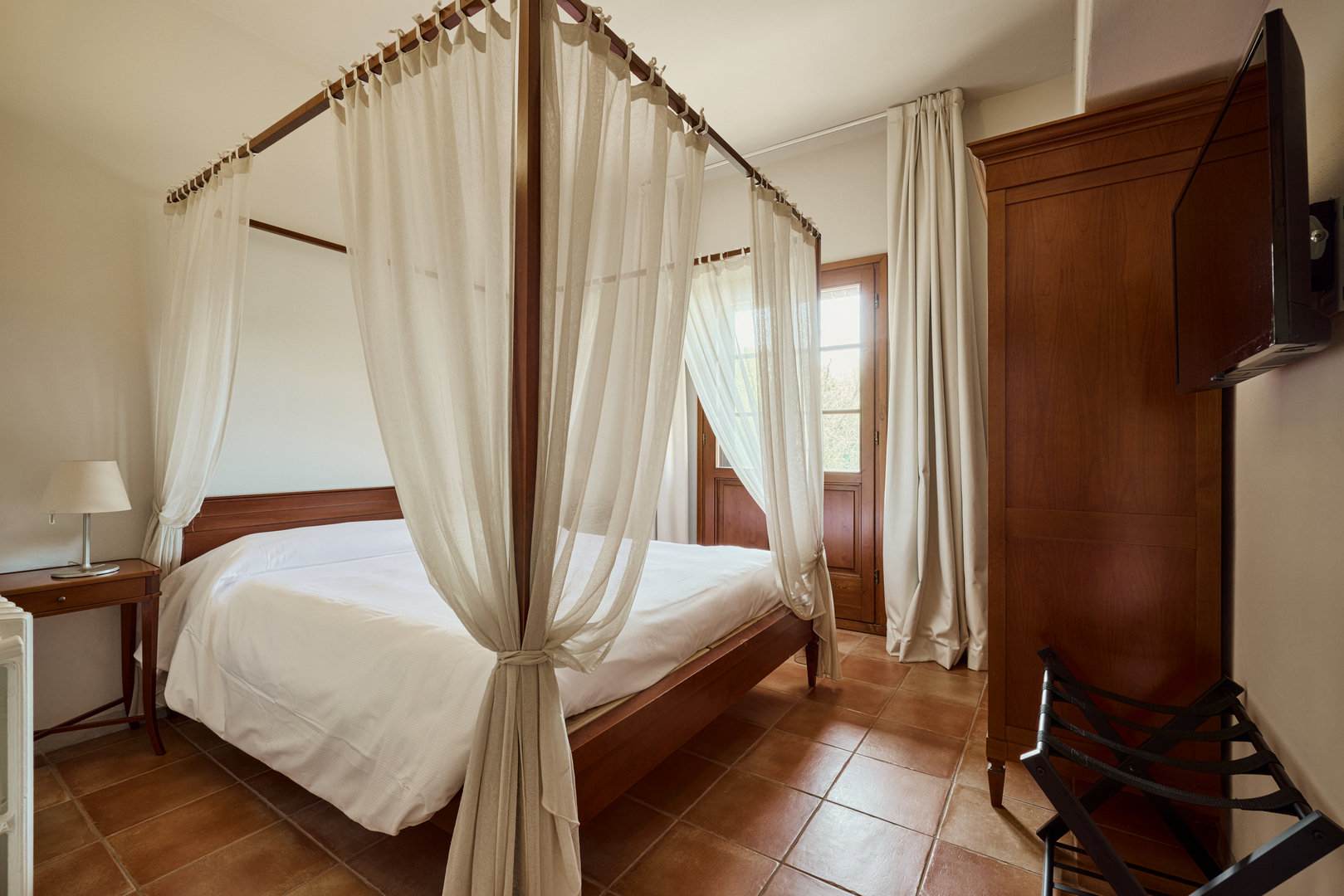 UNA Hotels Monterufoli-guestroom-Double Room .jpg