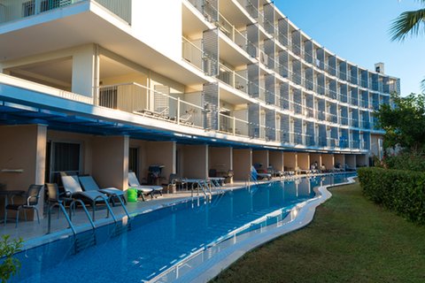 TUI Blue Swim Up Pool