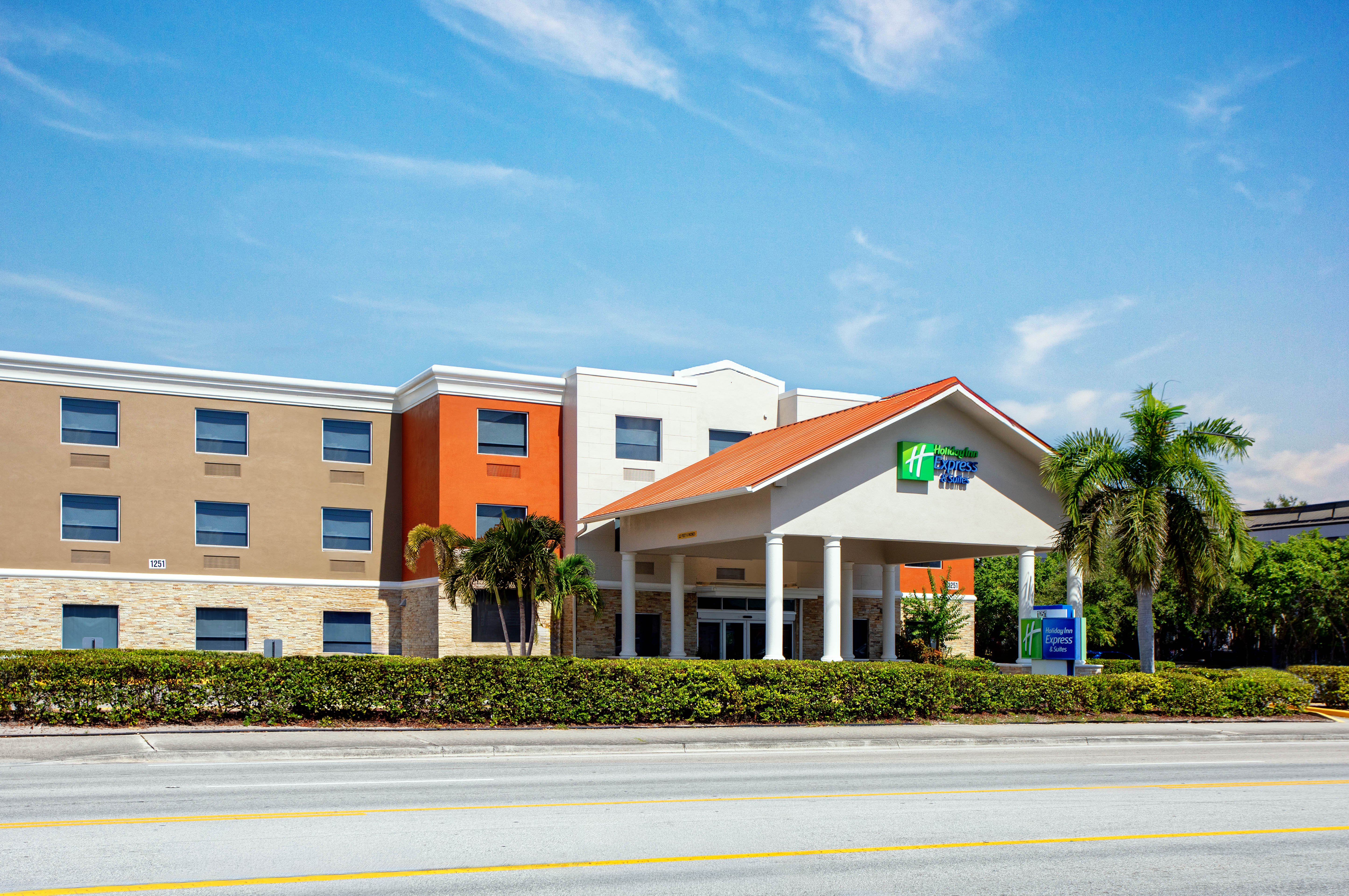 HOLIDAY INN EXP STES LANTANA BY IHG-guestroom-Welcome to Holiday Inn Express & Suites Lantana!.jpg
