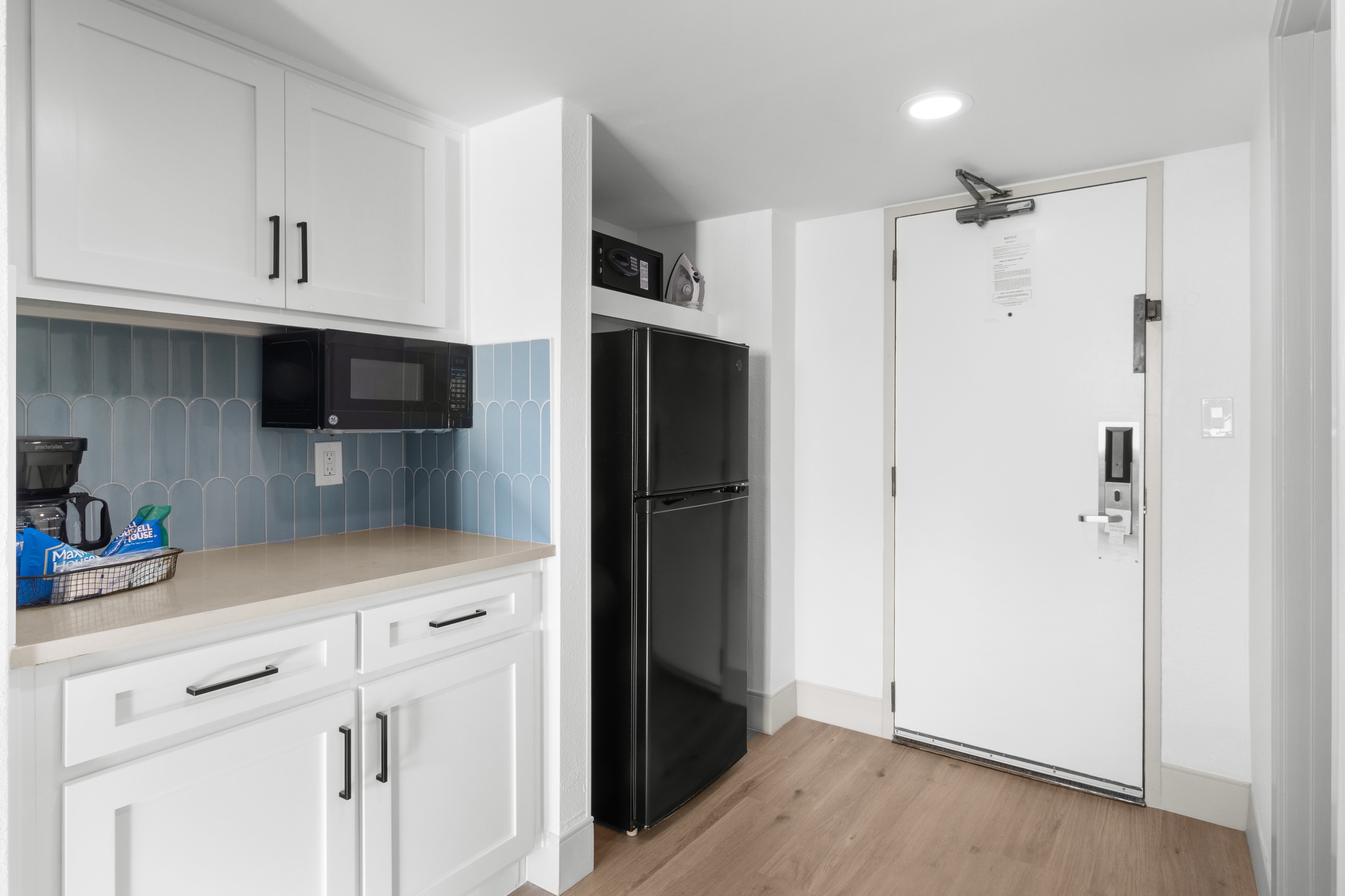 Ocean Reef Resort-guestroom-ocean reef oceanfront deluxe king room unit kitchen.jpg