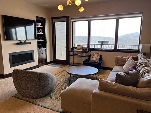 WC 405 Living room